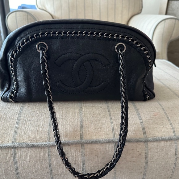Chanel Luxe Ligne Bowler - Picture 3 of 16